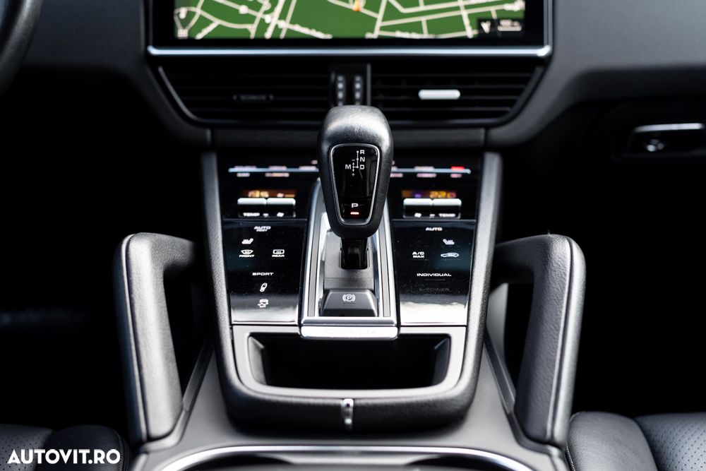 Porsche Cayenne Tiptronic S Platinum Edition - 12