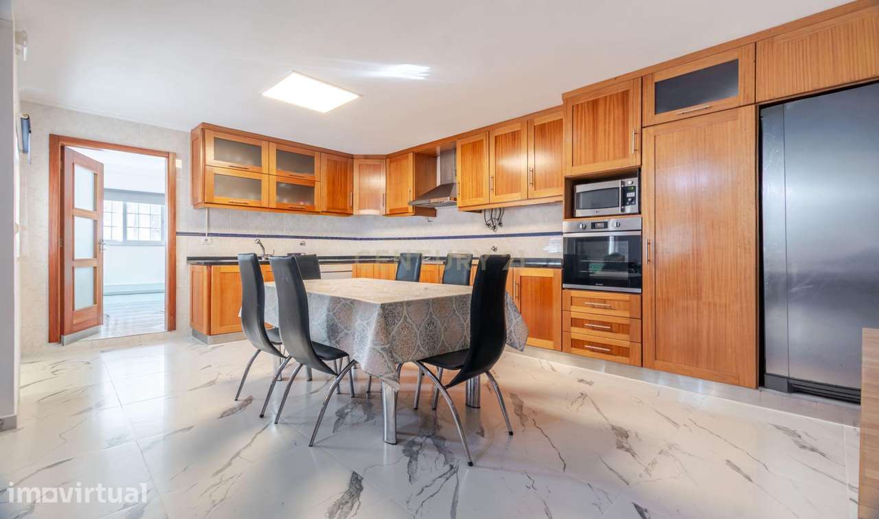 Moradia T4 Renovada com Vista Campo, perto da praia, na Sobreda, Almad - Grande imagem: 4/36
