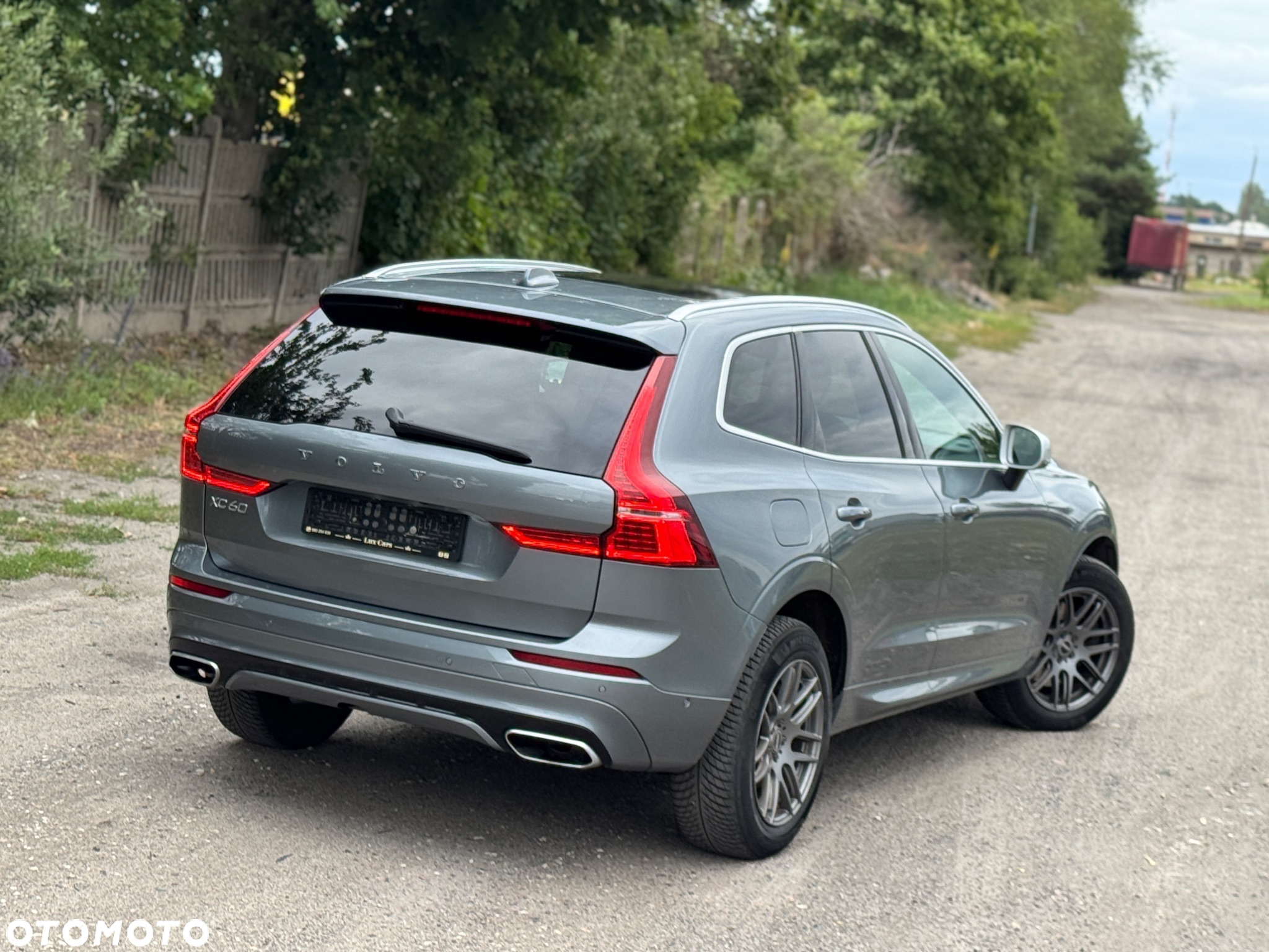 Volvo XC 60 D5 AWD R-Design - 3