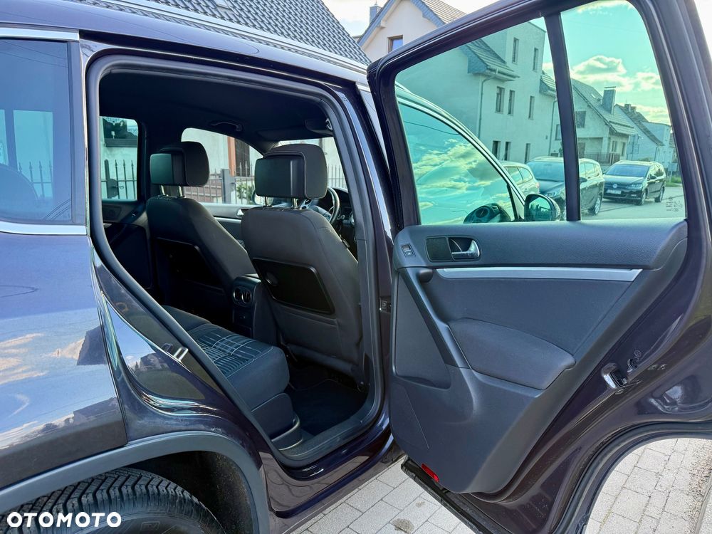 Volkswagen Tiguan 2.0 TDI DPF BlueMotion Technology Lounge Sport & Style - 16