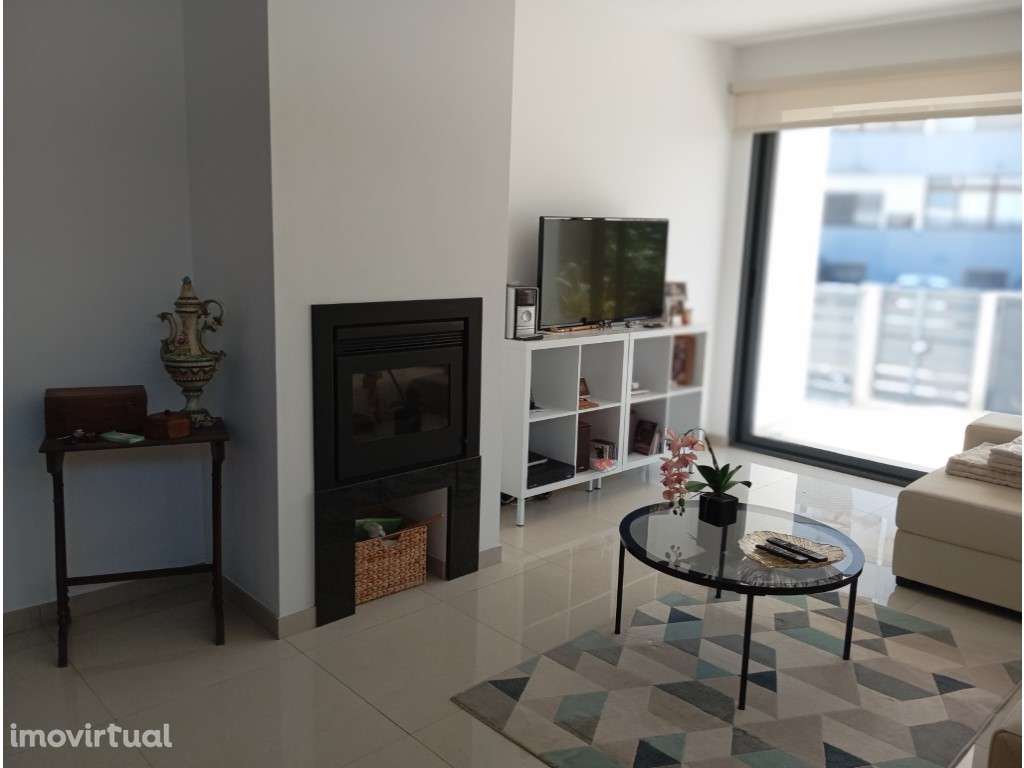 MORADIA T4 COM PISCINA - Grande imagem: 3/26