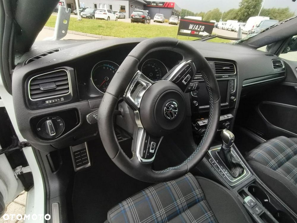 Volkswagen Golf - 5