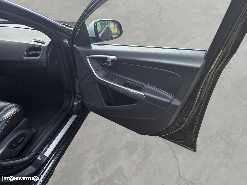 Volvo V60 D6 Twin Engine Geartronic RDesign - 17