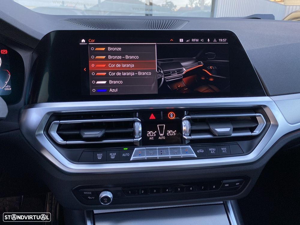 BMW 318 d Pack Desportivo M Auto - 37