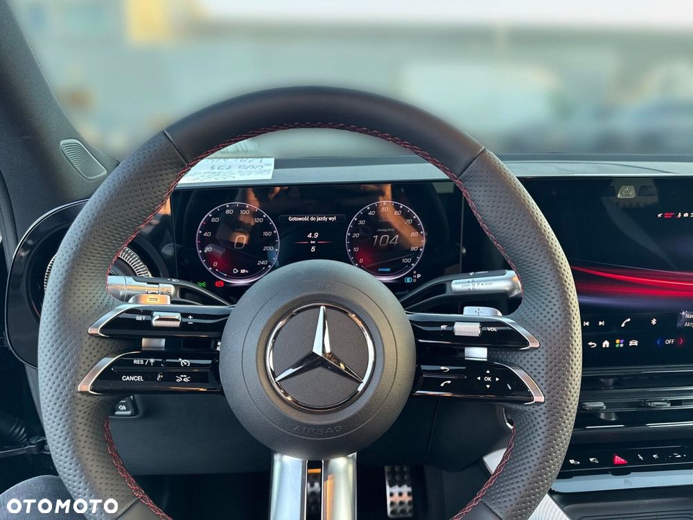 Mercedes-Benz GLB - 11