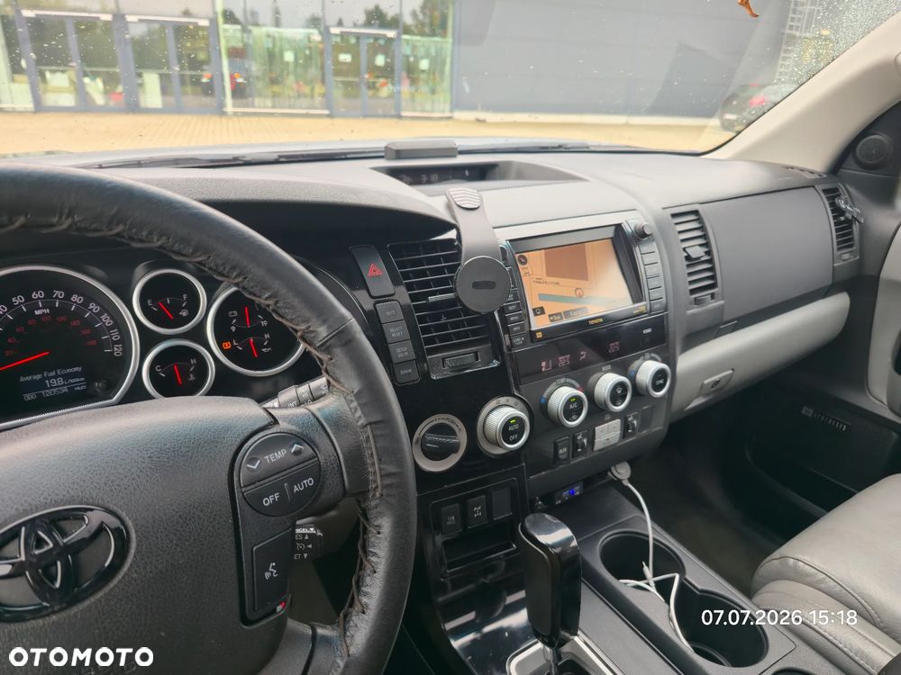 Toyota Sequoia - 9