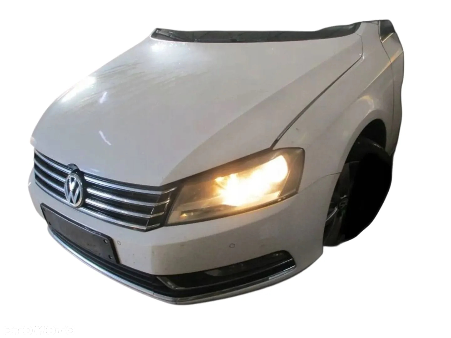 VW PASSAT B7 ZDERZAK PRZÓD POD CZUJNIKI PARKOWANIA / SPRYSKIWACZE W KOLOR: LB8R - 5
