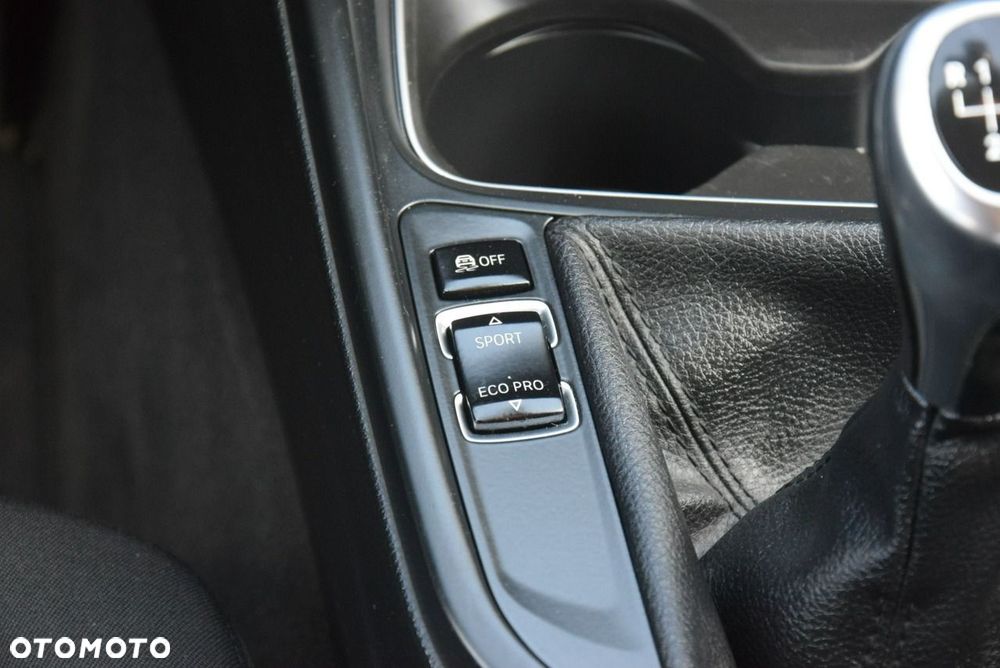 BMW Seria 3 318d Blue Performance - 33