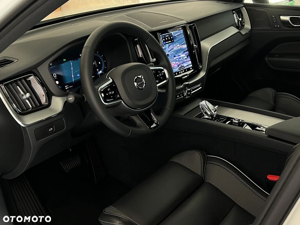 Volvo XC 60 B4 D AWD Plus Dark - 8