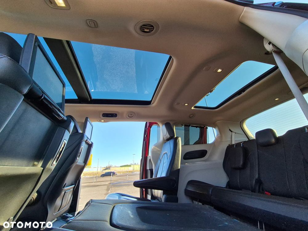 Chrysler Pacifica - 31