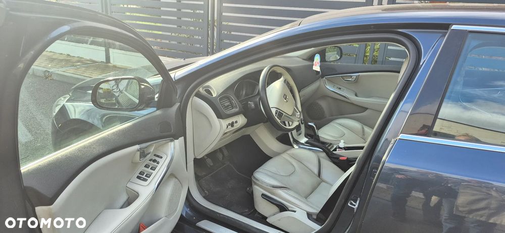 Volvo V40 T3 Drive-E Ocean Race - 4