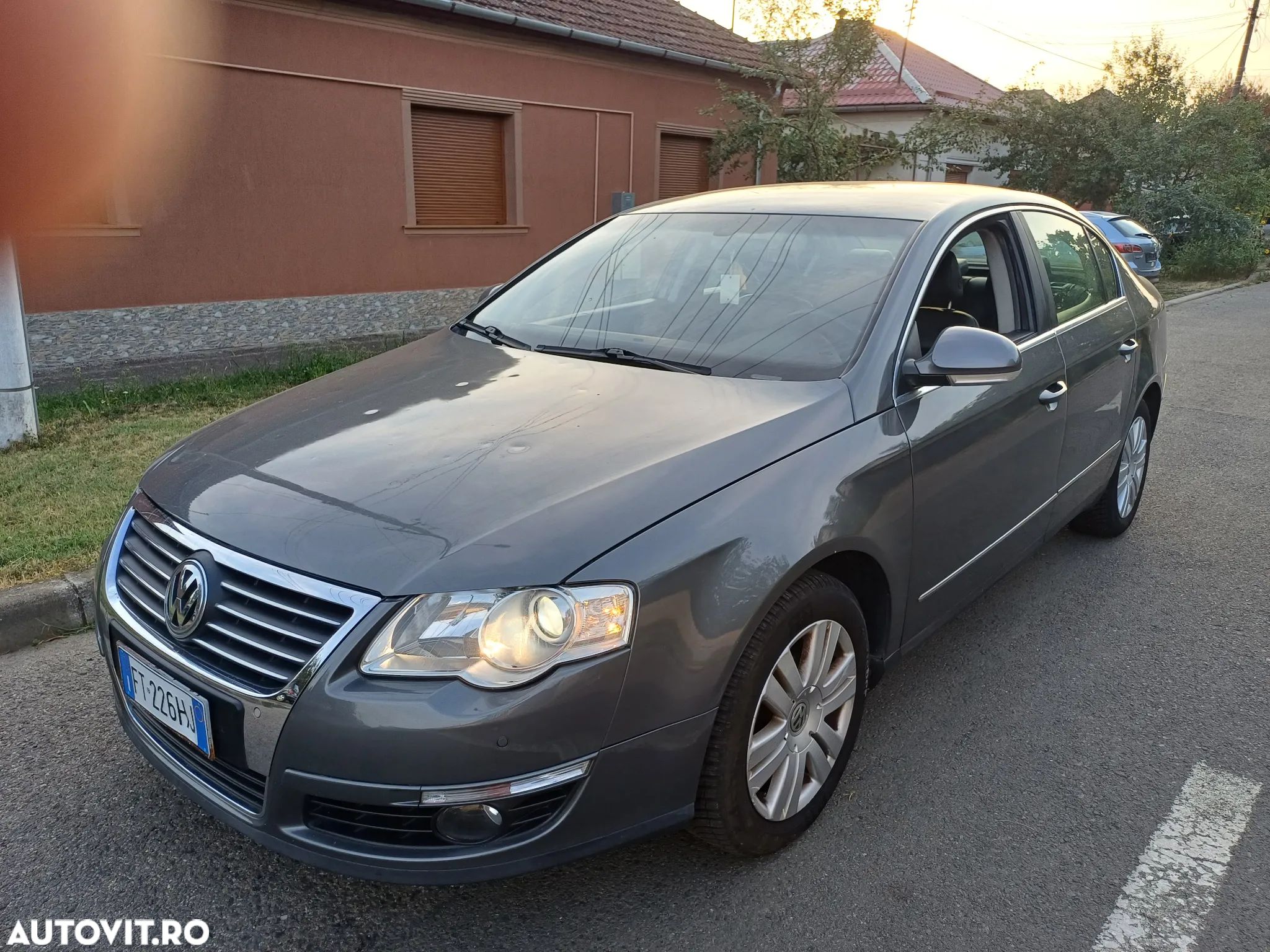 Volkswagen Passat 1.6 FSI Highline - 1