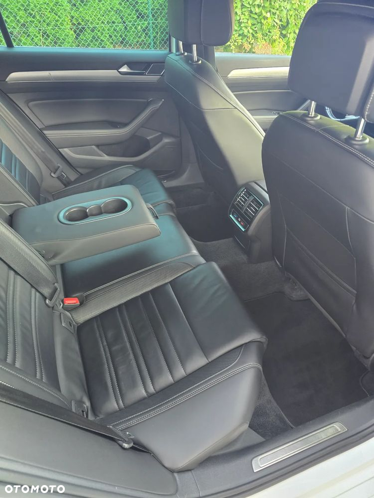 Volkswagen Passat - 12