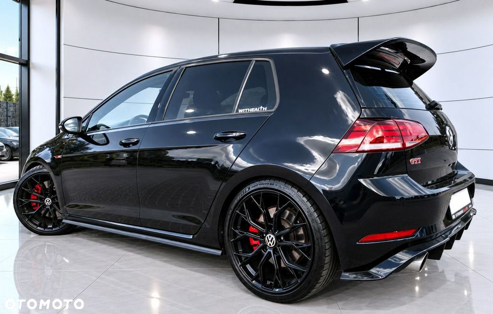 Volkswagen Golf - 32