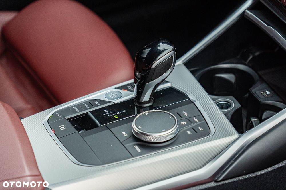 BMW Seria 3 330i xDrive Sport Line sport - 11