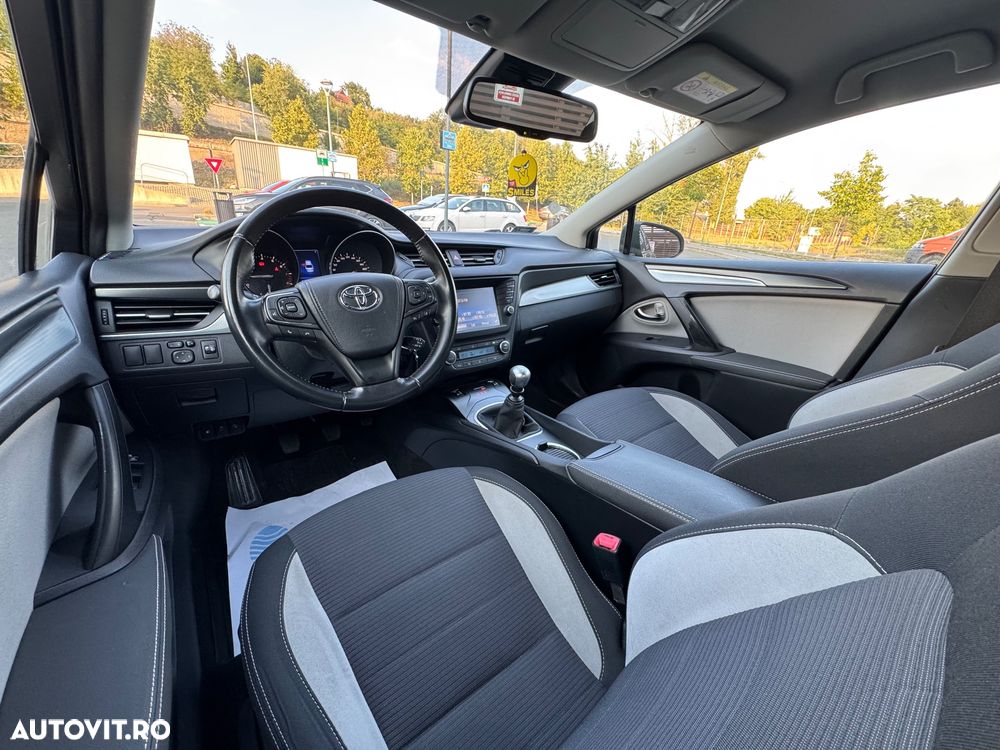Toyota Avensis 1.8 Executive - 10