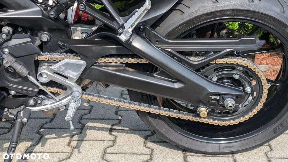 Yamaha MT - 28