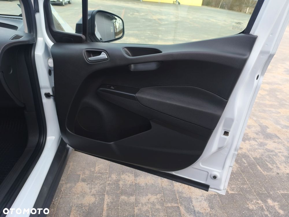 Ford Transit Courier - 35