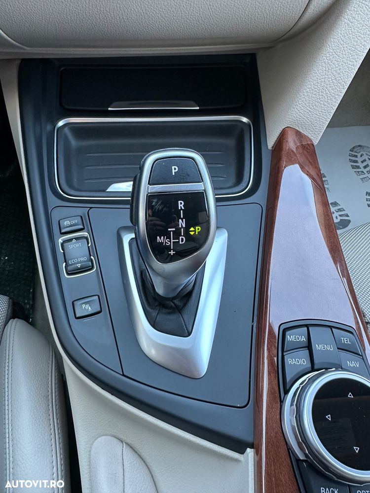 BMW Seria 3 320d Aut. Modern Line - 23