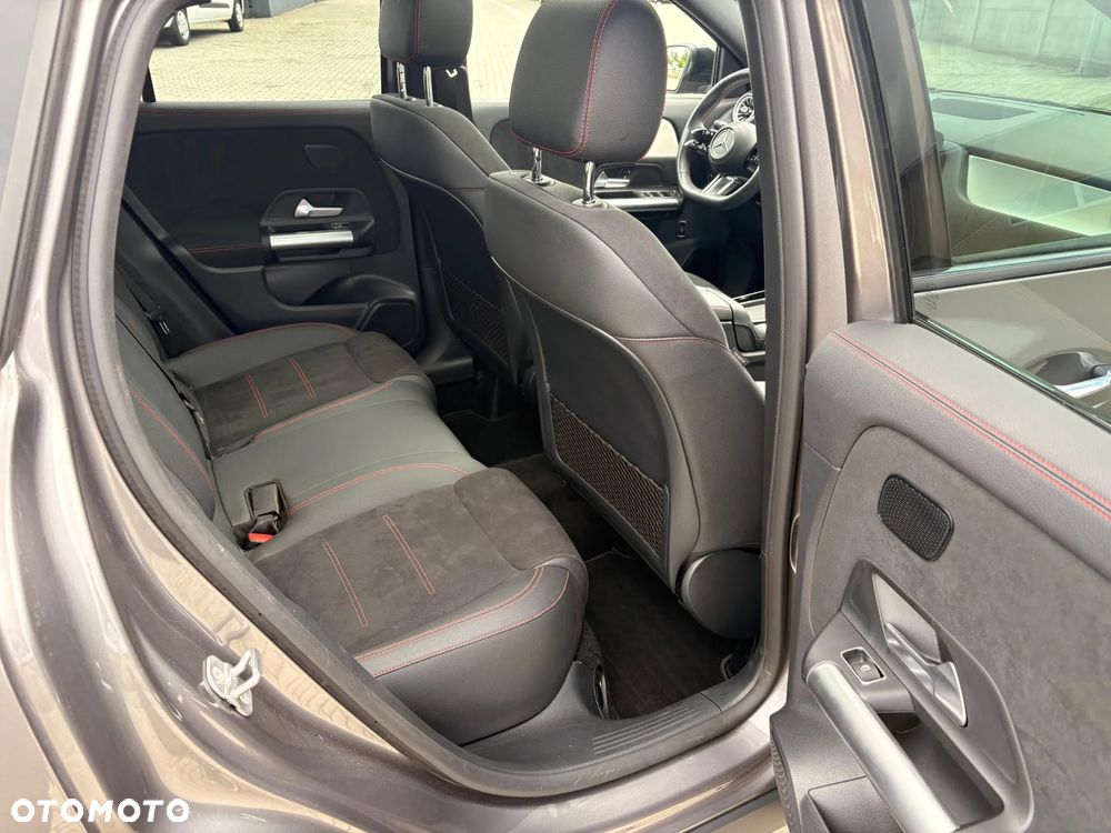 Mercedes-Benz GLA 220 mHEV 4-Matic AMG Line 8G-DCT - 6