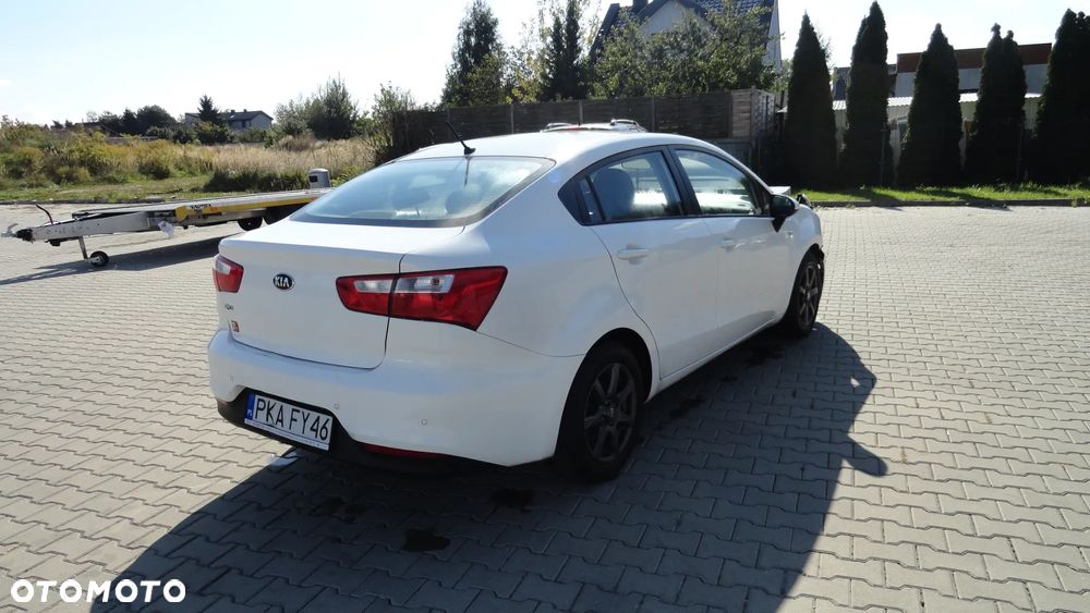 Kia Rio 1.2 L - 4