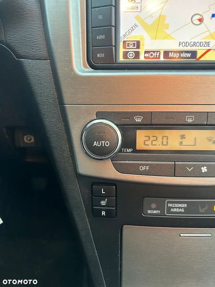 Toyota Avensis Combi 2.0 D-4D Sol - 29