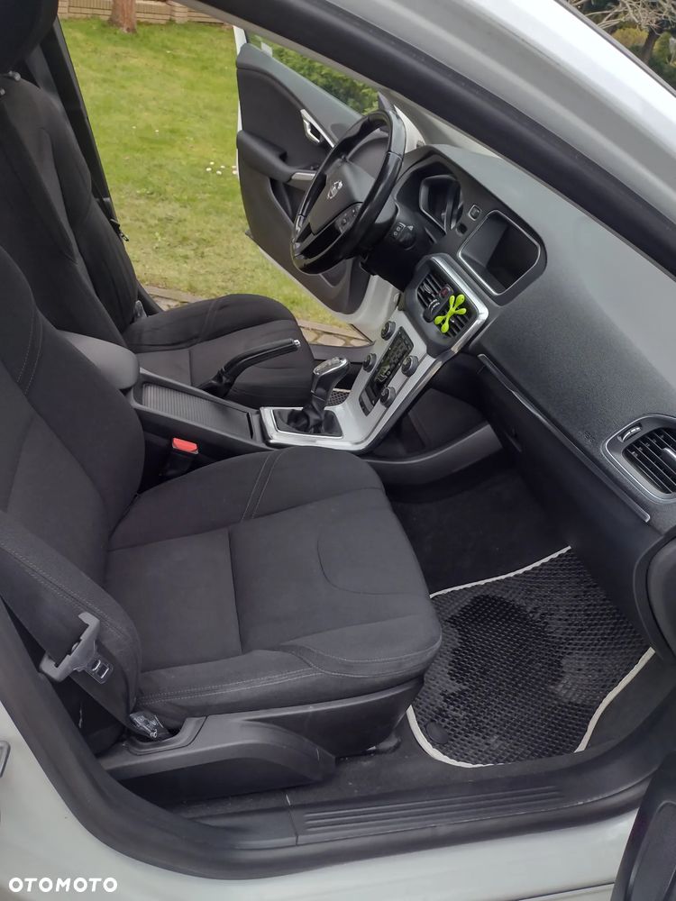 Volvo V40 T3 Momentum - 13