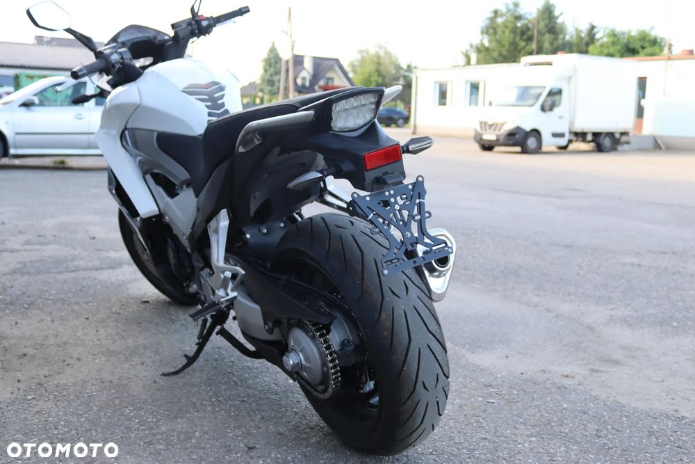 Honda VFR - 8