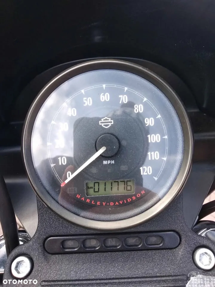 Harley-Davidson Sportster Iron 1200 - 2