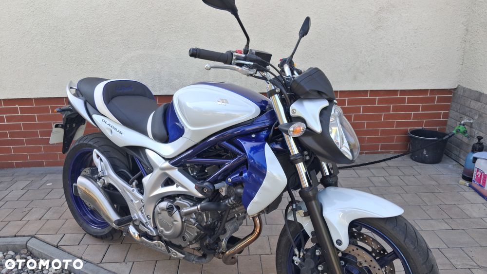 Suzuki Gladius - 12