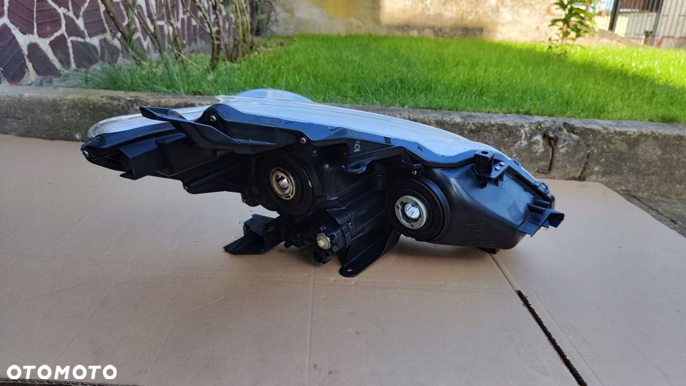 Toyota Prius Plus  12-16 Lampa Przód Przednia Lewa Oryginał - 5