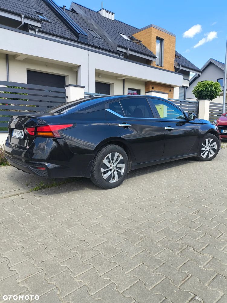 Nissan Altima - 3