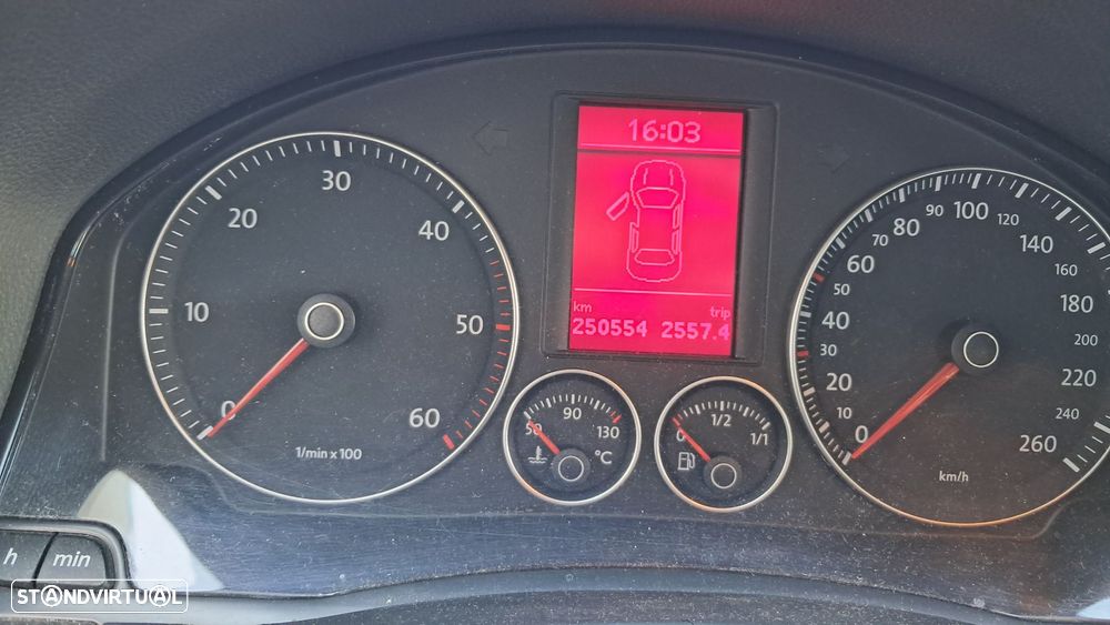 VW Jetta 1.9 TDi Confortline - 8