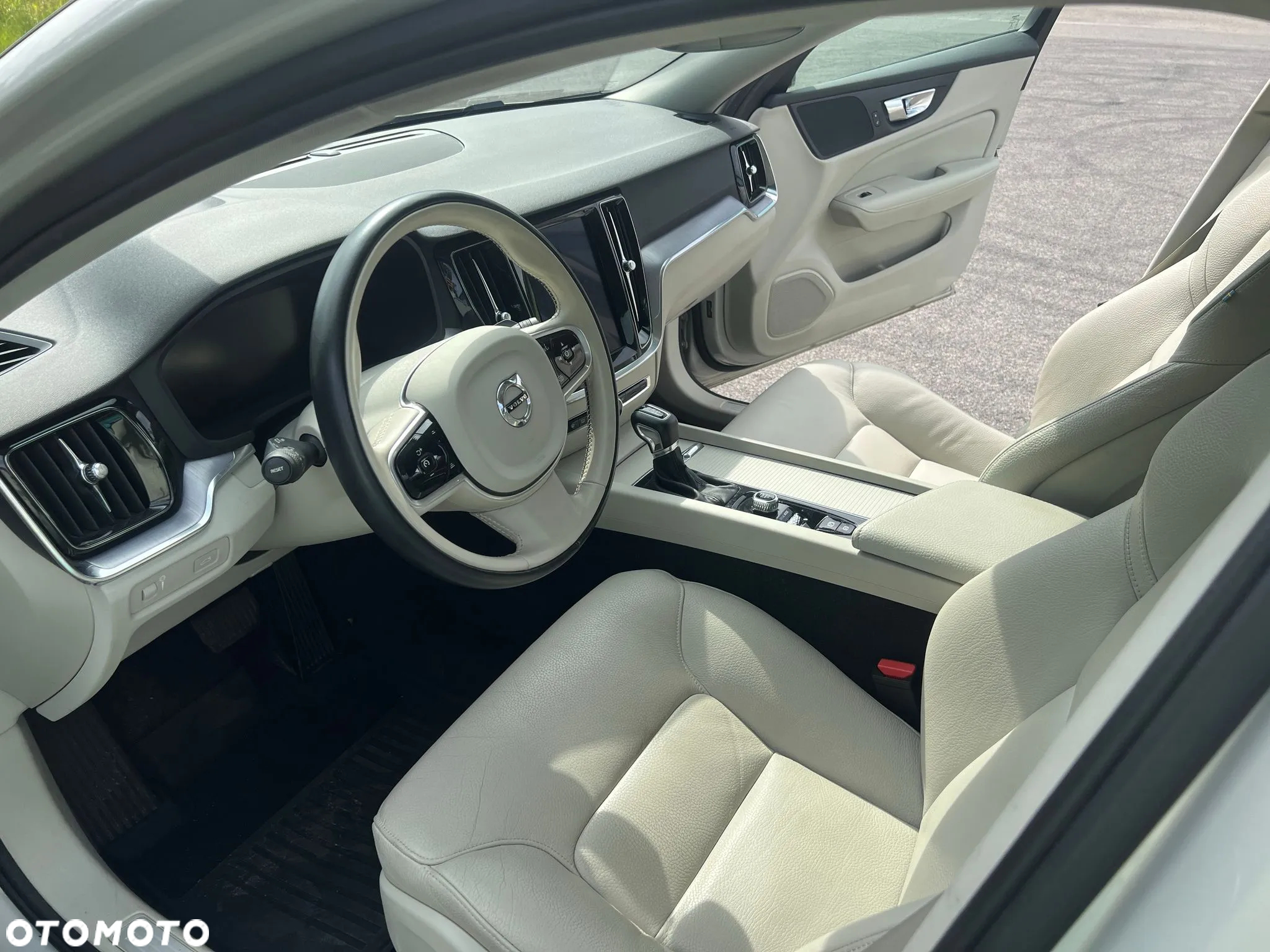 Volvo S60 T5 AWD Momentum Pro - 14