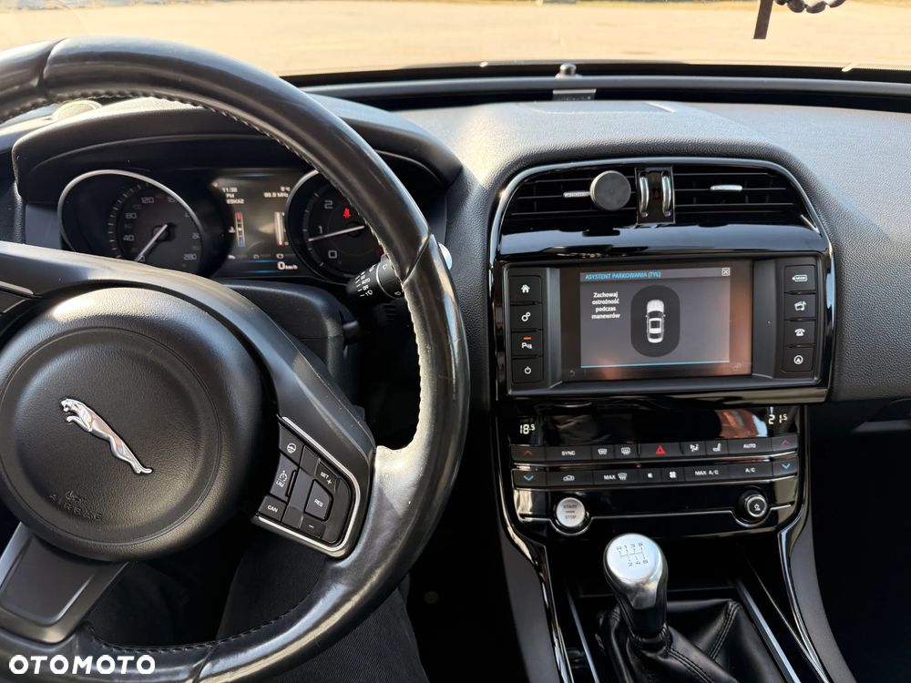 Jaguar XE 2.0 D Pure - 12