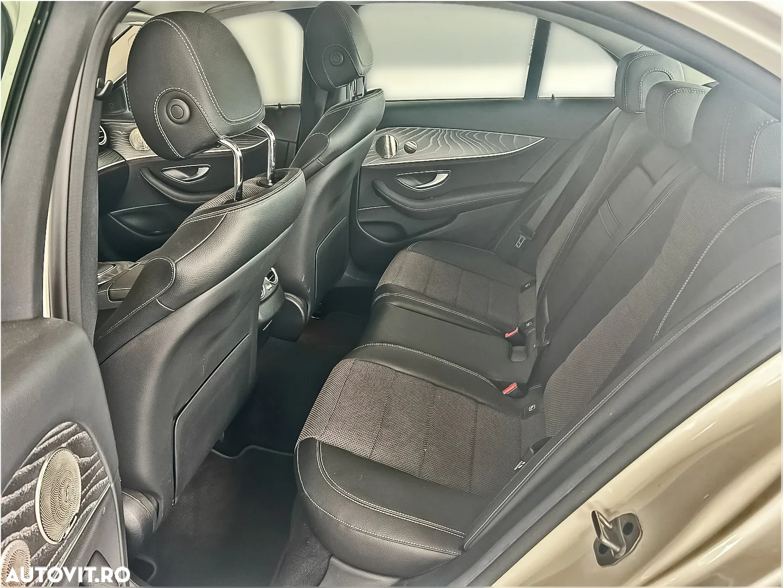 Mercedes-Benz E 300 de Aut. - 11