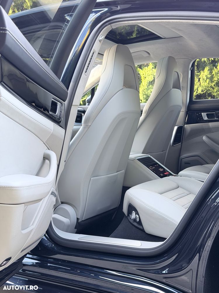 Porsche Panamera 4S Executive - 11