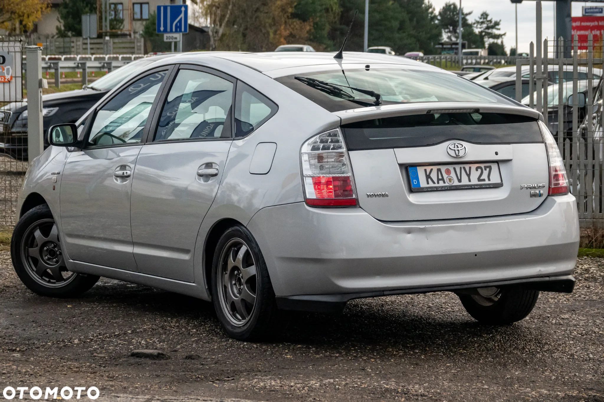 Toyota Prius (Hybrid) Executive - 3