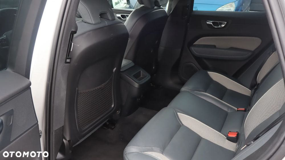 Volvo XC 60 B4 D AWD R-Design - 14