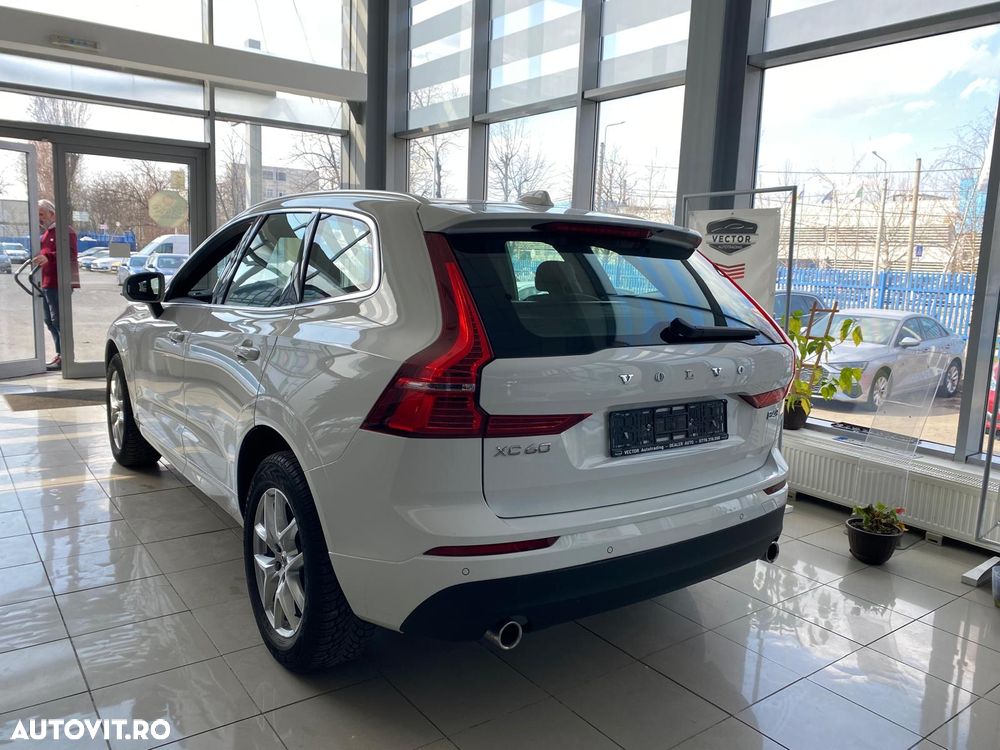 Volvo XC 60 B4 MHEV AT8 AWD Momentum Pro - 4