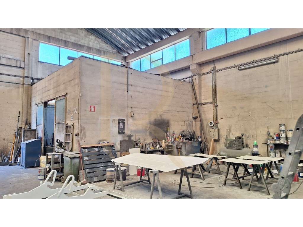 Armazém industrial com terreno em Alhos Vedros - Moita - Grande imagem: 4/20