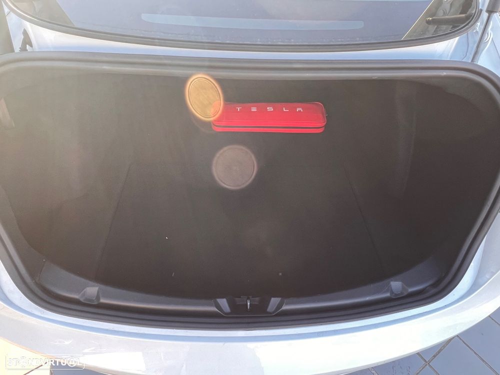 Tesla Model 3 - 8
