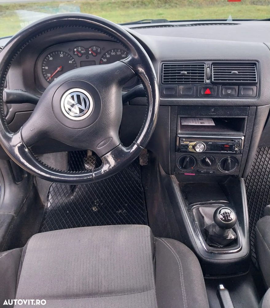 Volkswagen Golf - 4