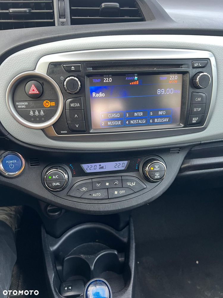 Toyota Yaris Hybrid 100 Premium - 24