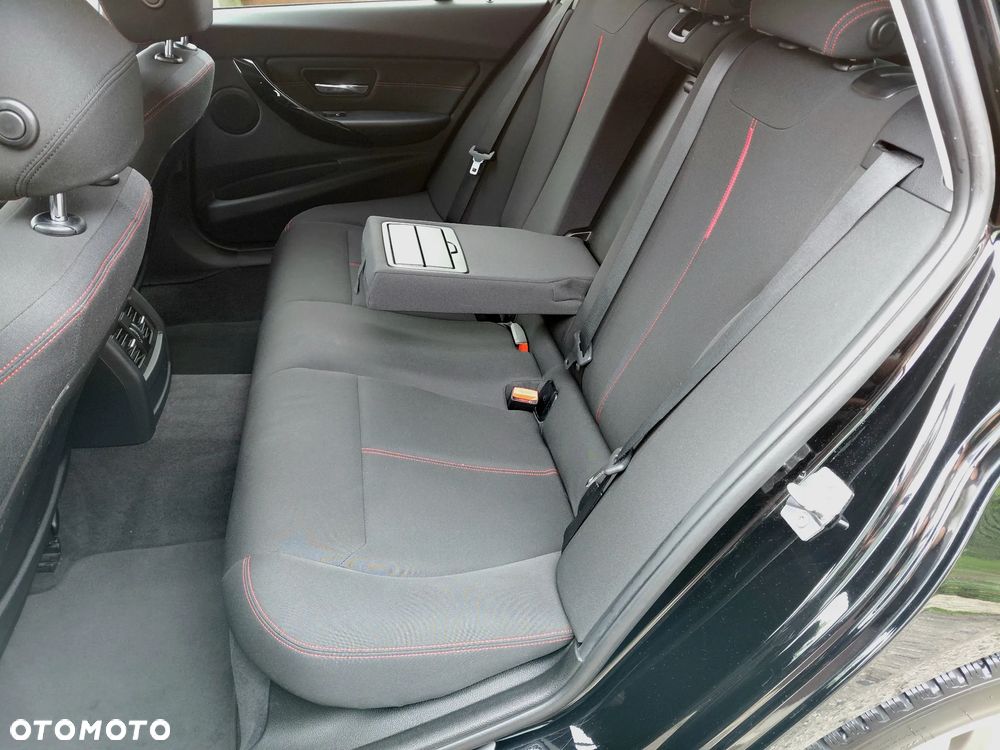 BMW Seria 3 320i M Sport - 18