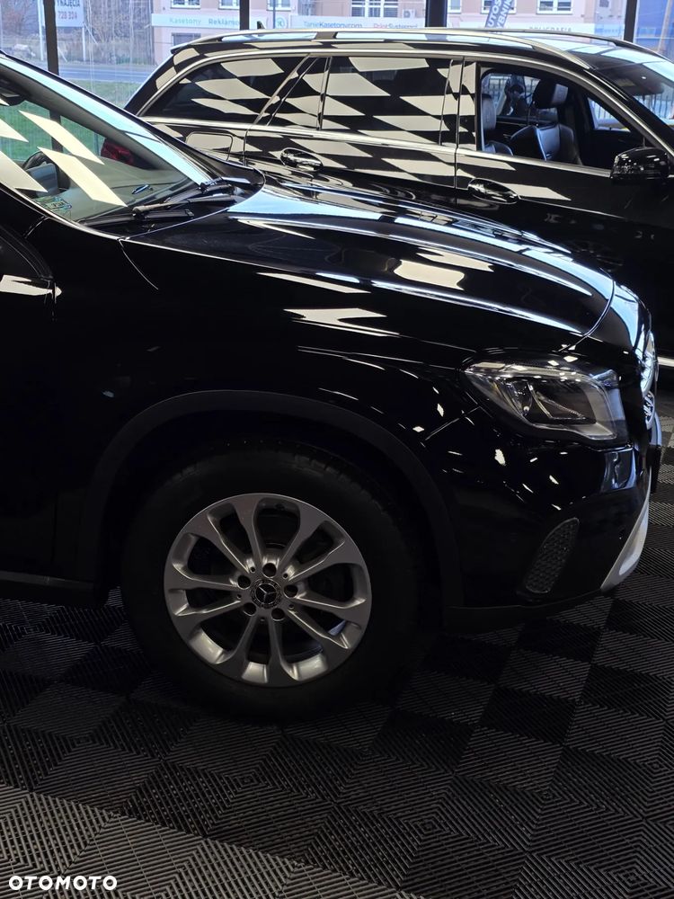 Mercedes-Benz GLA 180 7G-DCT - 17