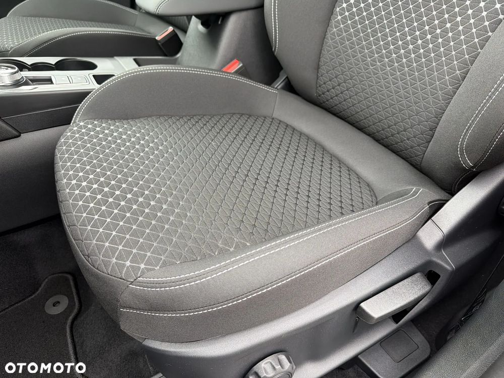Ford Kuga 2.5 Duratec FHEV TITANIUM - 13