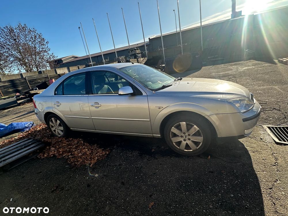 Ford Mondeo 1.8 Ambiente - 3