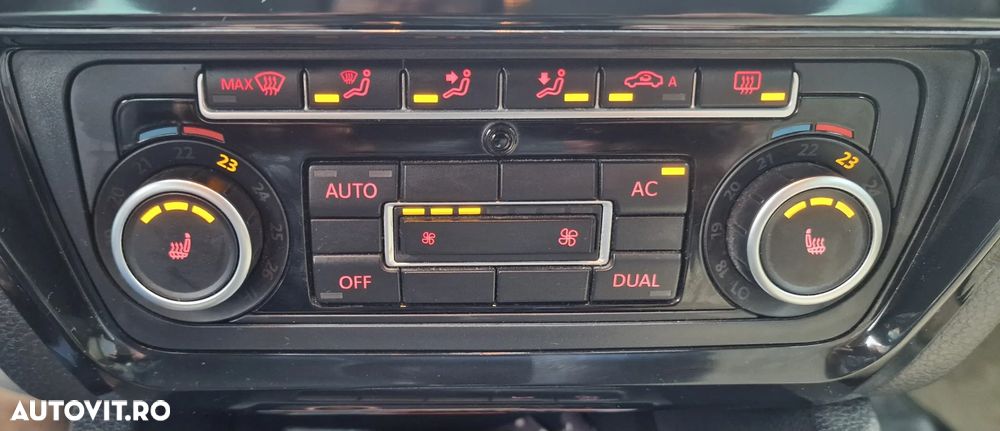 Volkswagen Jetta 1.6 TDI Blue Motion Technology Trendline - 9