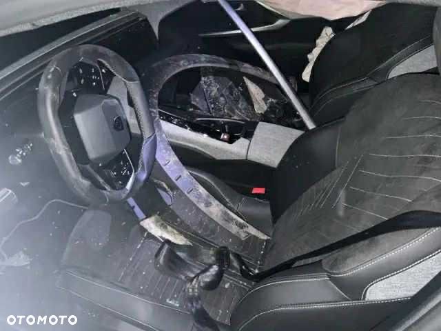Peugeot 3008 1.2 PureTech mHEV GT S&S e-DCS6 - 9